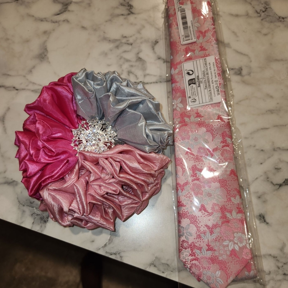 Large Women corsage with matching tie